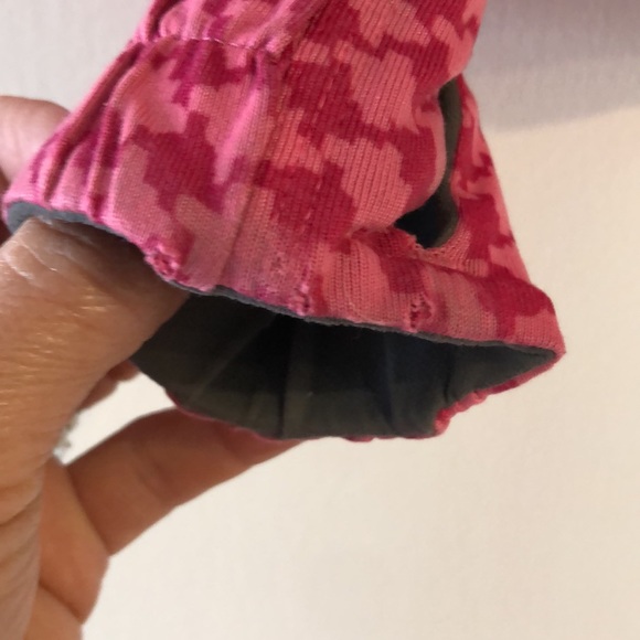 Size 8 (girls) Ivivva reversible hoodie - Picture 5 of 9